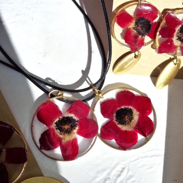 Anemone — Necklace Brass
